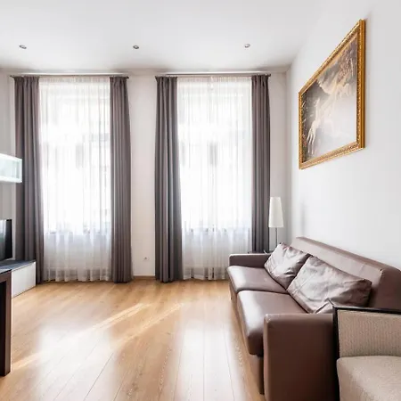 Place Of Grace - 50 Meters From Dancing House Prague Room photo
