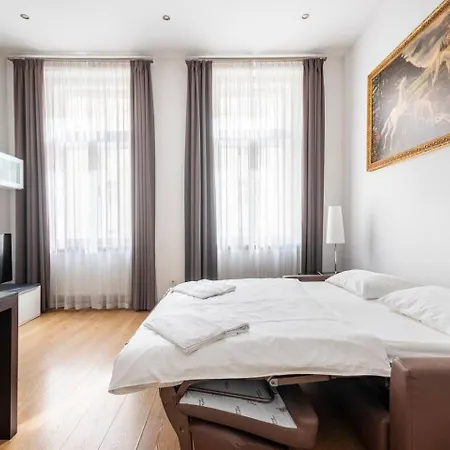 Place Of Grace - 50 Meters From Dancing House Prague Room photo