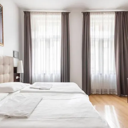 Place Of Grace - 50 Meters From Dancing House Prague Room photo