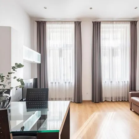 Place Of Grace - 50 Meters From Dancing House Prague Room photo