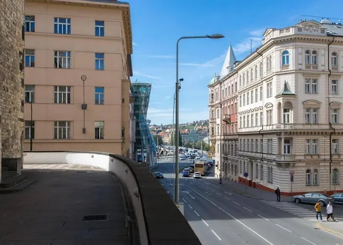 Place Of Grace - 50 Meters From Dancing House